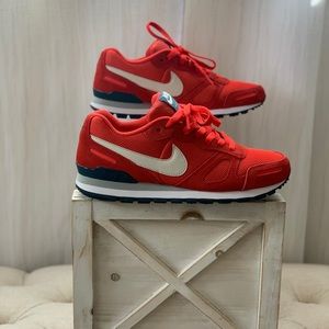 Nike air waffle trainer size 9